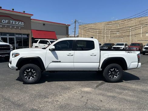 Used 2022 Toyota Tacoma TRD Off-Road w/ Technology Package AWD/4WD image 17