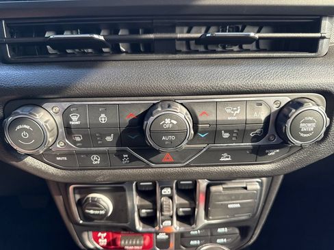Used 2026 Jeep Wrangler Unlimited Sport AWD/4WD image 21