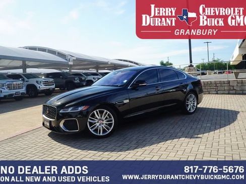 Used 2023 Jaguar XF SE RWD image 4