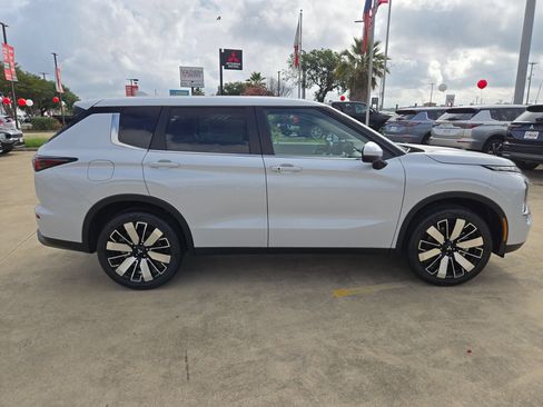 New 2026 Mitsubishi Outlander SE FWD image 6