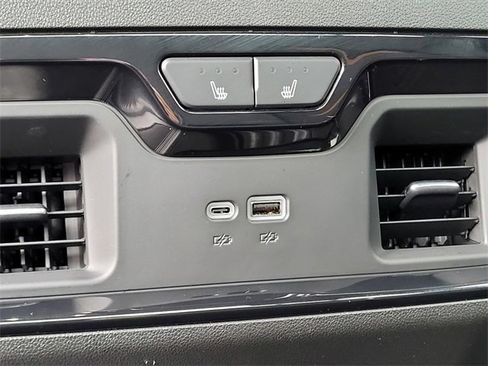 Used 2025 GMC Sierra 2500 AT4 image 17