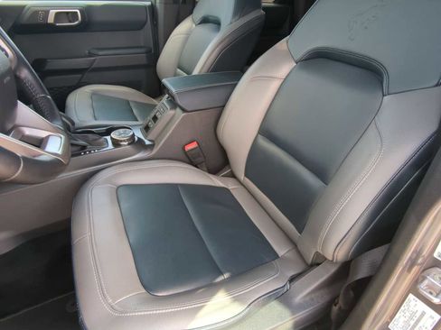 Used 2024 Ford Bronco Outer Banks image 16