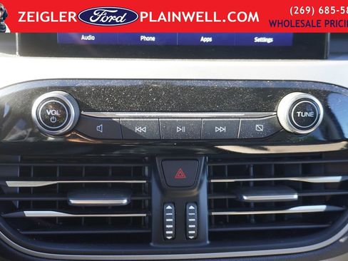 Used 2022 Ford Escape SE image 19