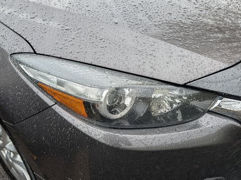 Used 2018 MAZDA MAZDA3 Sport w/ Preferred Equipment Package FWD image 2