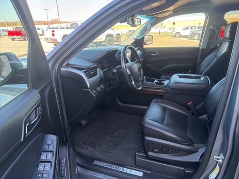 Used 2020 Chevrolet Suburban LT image 8
