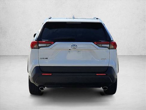 Used 2021 Toyota RAV4 XLE w/ Convenience Package FWD image 5