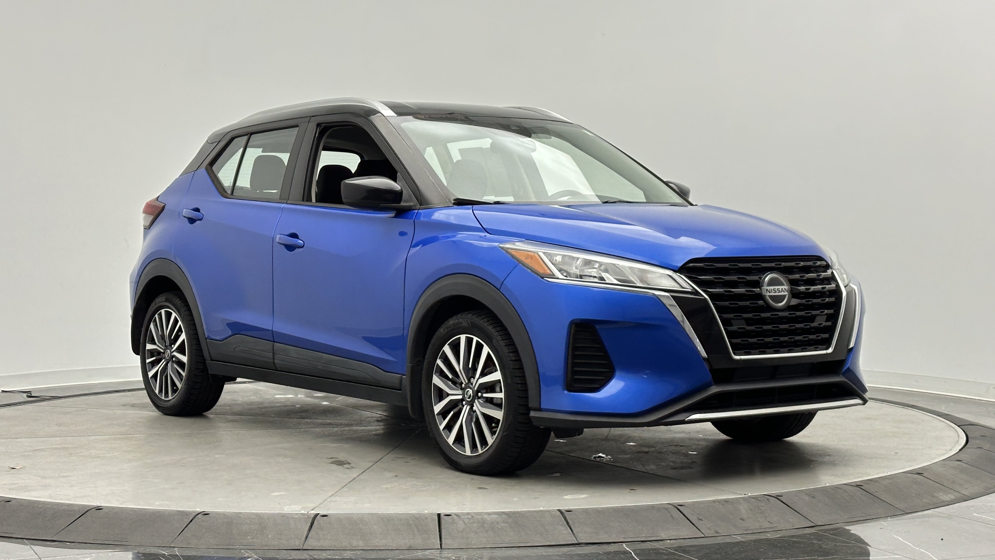 Used 2021 Nissan Kicks SV FWD image 3