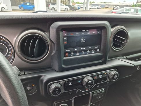 Used 2022 Jeep Wrangler Sport AWD/4WD image 19