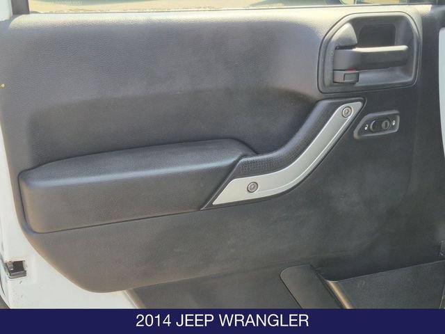 Used 2014 Jeep Wrangler Unlimited Sahara w/ Dual Top Group AWD/4WD image 11