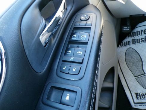 Used 2018 Dodge Grand Caravan SXT w/ Rear Park Assist Package image 22