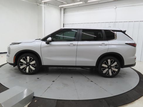 New 2026 Mitsubishi Outlander SE FWD image 7
