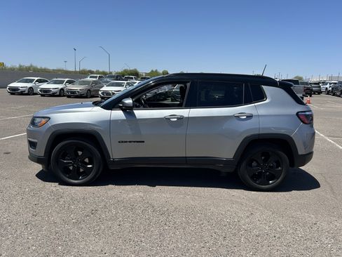 Used 2020 Jeep Compass Latitude FWD image 2