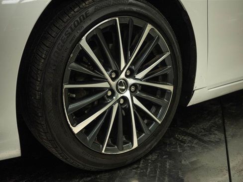 Used 2022 Lexus ES 250 w/ Premium Package AWD/4WD image 3