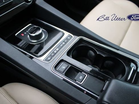 Used 2020 Jaguar F-PACE image 17