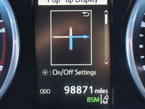 Used 2018 Toyota Highlander SE FWD image 4