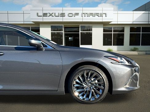 Used 2025 Lexus ES 300h w/ Luxury Package image 34