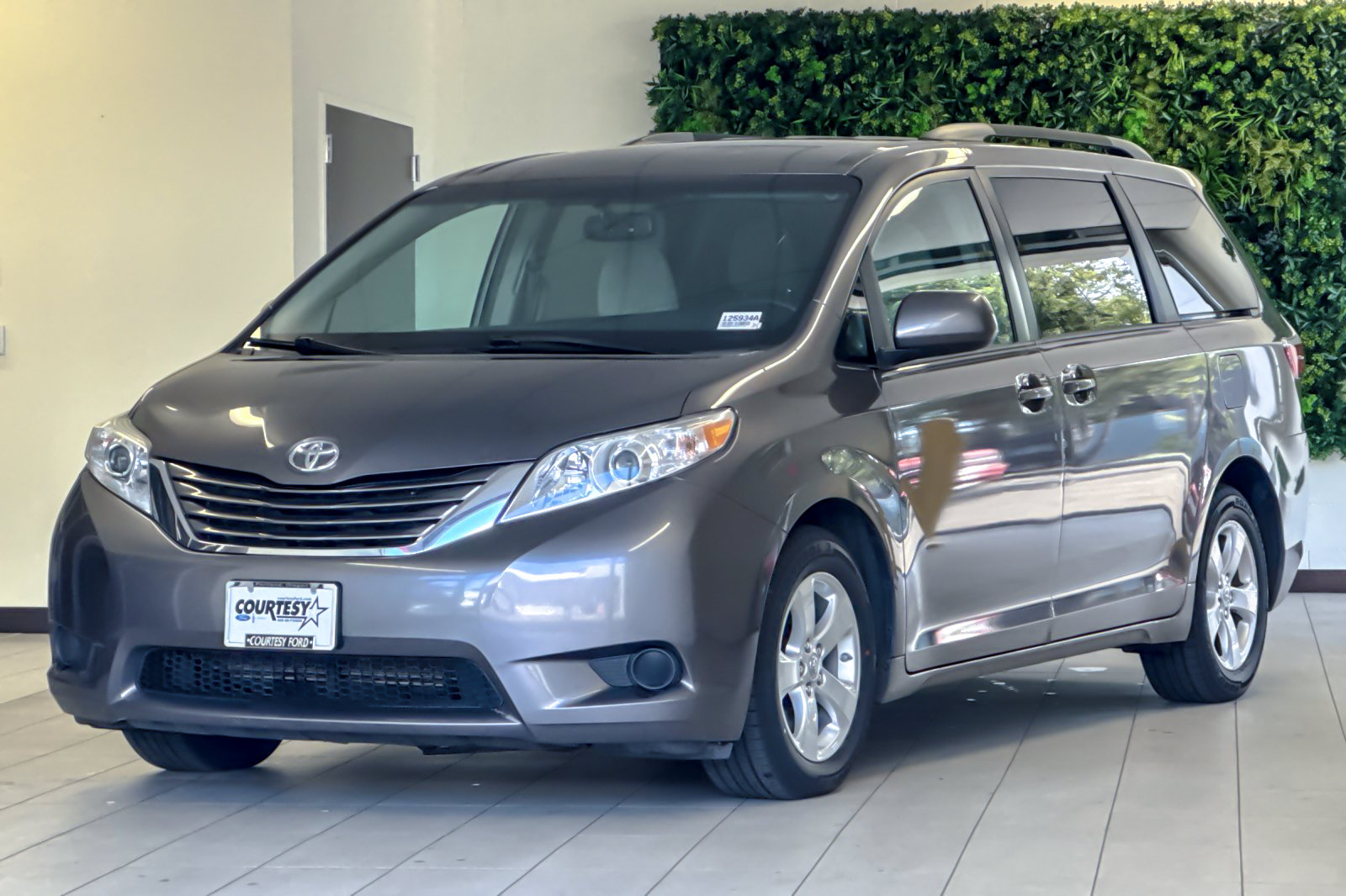 Used 2017 Toyota Sienna LE FWD image 8