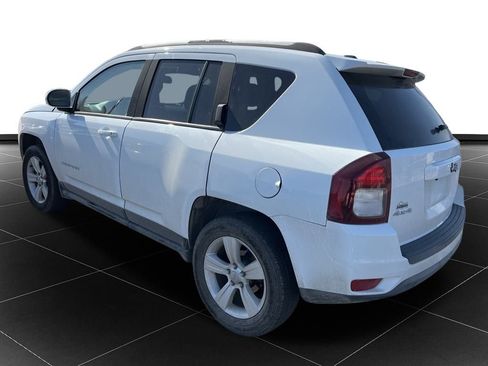 Used 2015 Jeep Compass Latitude image 3