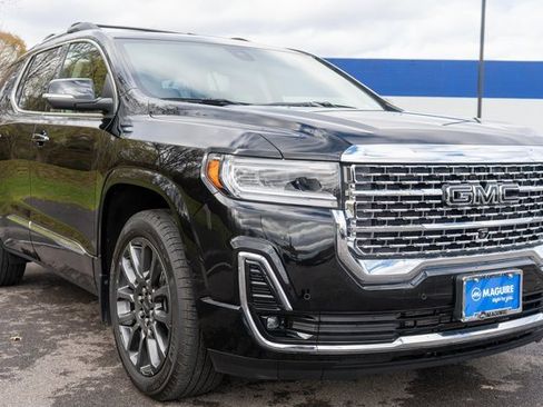 Used 2023 GMC Acadia Denali w/ Black Diamond Edition image 4