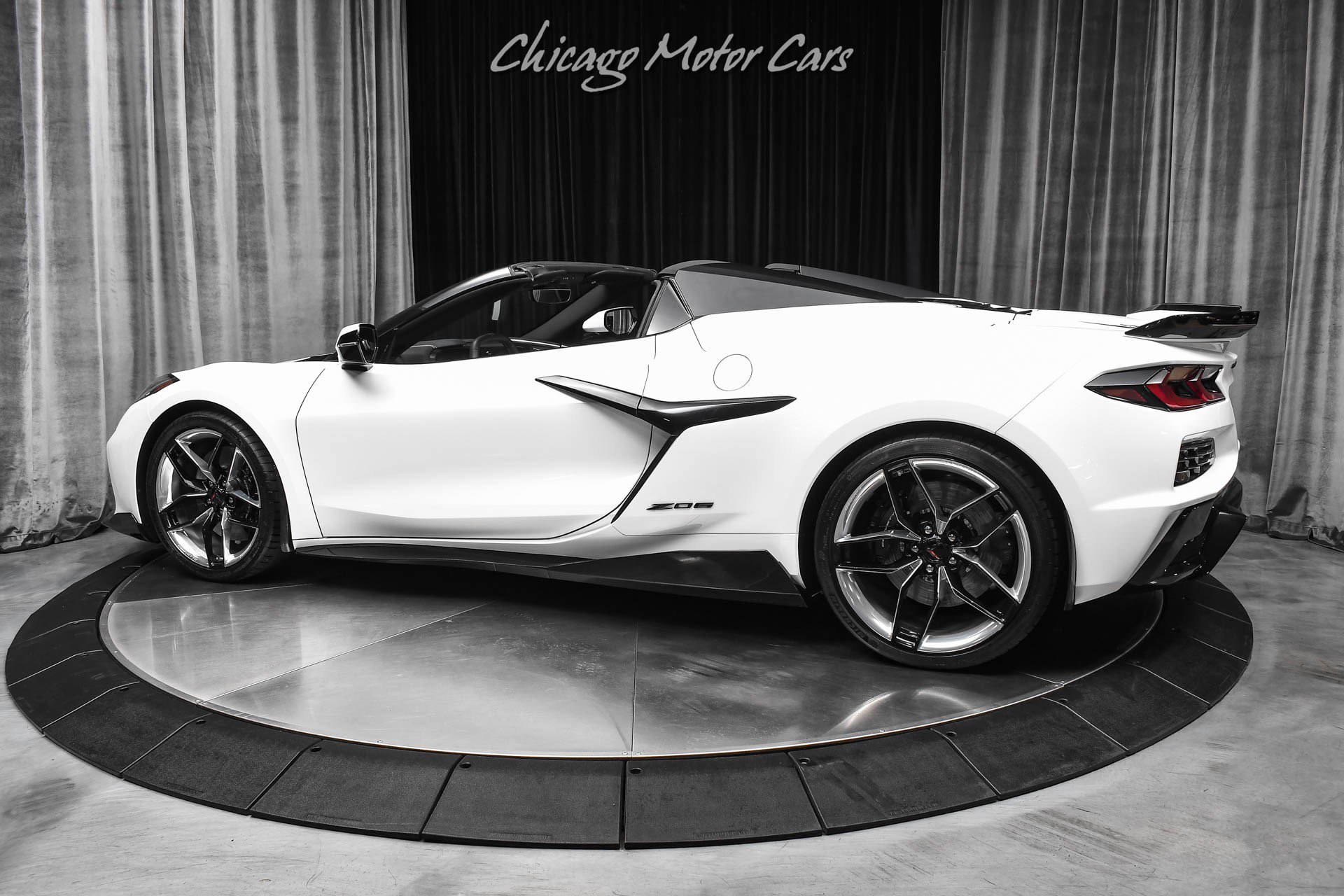 Used 2025 Chevrolet Corvette Z06 w/ Stealth Interior Trim Package RWD image 3