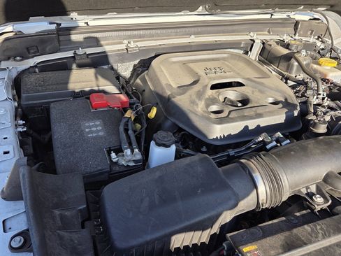 Used 2025 Jeep Wrangler Unlimited Sahara AWD/4WD image 26