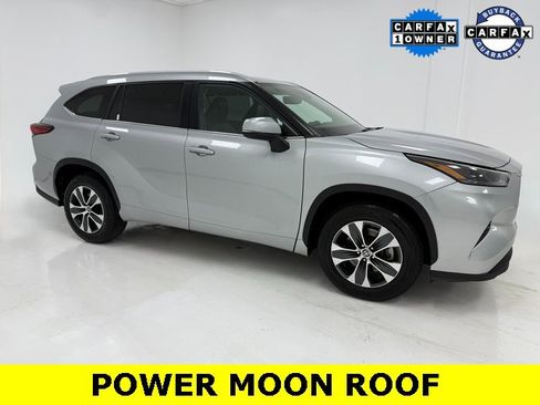 Used 2023 Toyota Highlander XLE image 1