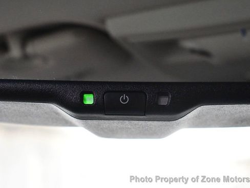 Used 2016 Chrysler Town & Country Touring FWD image 40