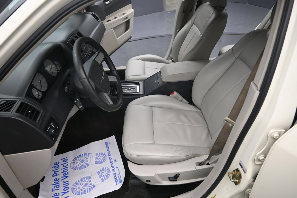 Used 2005 Chrysler 300 Touring w/ Sound Group RWD image 18