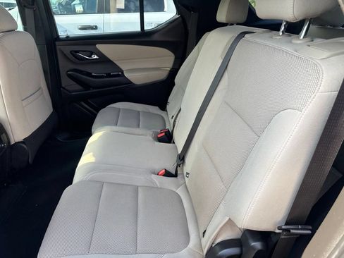 Used 2023 Chevrolet Traverse LS FWD image 11