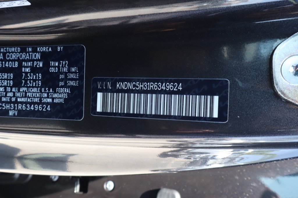 Used 2024 Kia Carnival EX FWD image 34