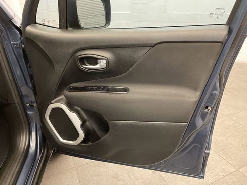 Certified 2021 Jeep Renegade Latitude AWD/4WD image 27