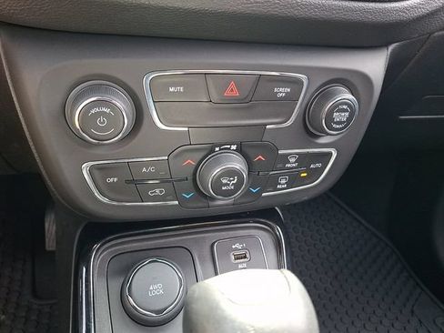 Used 2020 Jeep Compass Latitude AWD/4WD image 17