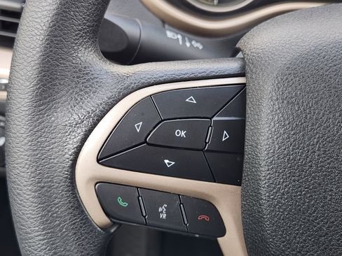 Used 2018 Jeep Cherokee Latitude AWD/4WD image 27