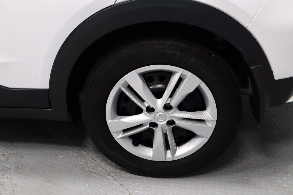 Used 2024 Nissan Kicks S FWD image 18
