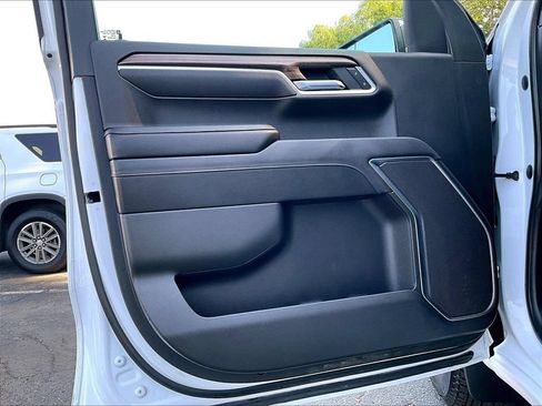 Used 2022 Chevrolet Silverado 1500 LT AWD/4WD image 9