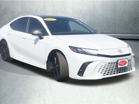 Used 2025 Toyota Camry XSE AWD/4WD image 12