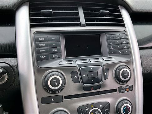 Used 2013 Ford Edge SE image 25