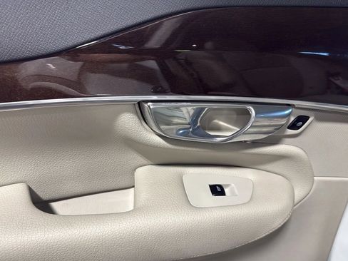 Used 2019 Volvo XC90 T5 Momentum w/ Multimedia Package AWD/4WD image 13