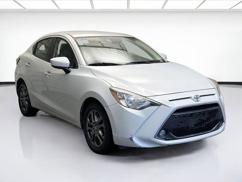 Used 2019 Toyota Yaris LE image 3