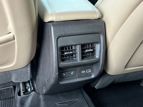 Used 2024 Cadillac XT4 Premium Luxury FWD image 16