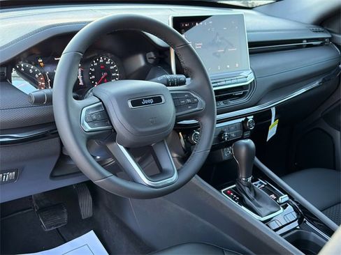 New 2026 Jeep Compass Latitude image 19