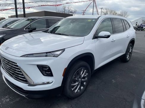 Used 2025 Buick Enclave Preferred FWD image 3