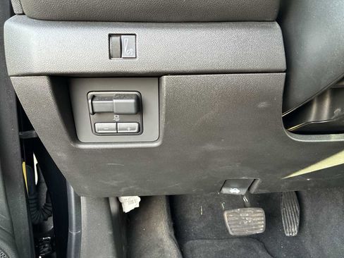 Used 2023 Chevrolet Colorado LT w/ LT Convenience Package III image 18