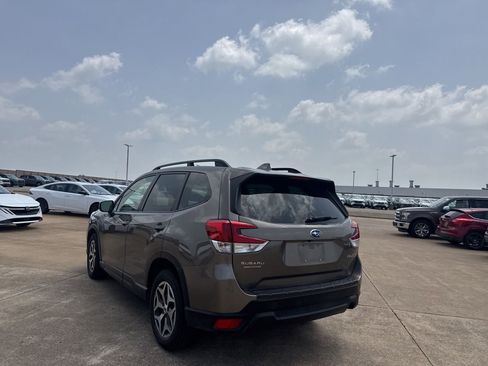 Used 2021 Subaru Forester Premium w/ Popular Package #1 AWD/4WD image 17