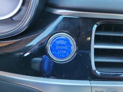 Used 2025 Genesis G70 2.5T w/ Sport Prestige Package image 12