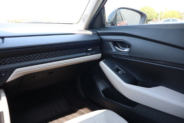 Used 2025 Honda Accord SE image 10