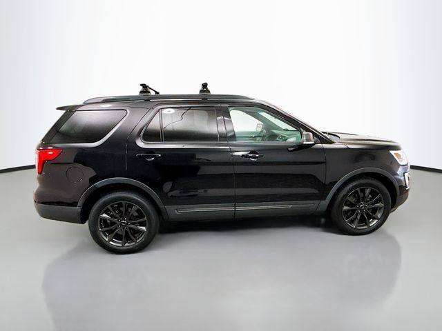 Used 2017 Ford Explorer XLT w/ Equipment Group 202A AWD/4WD image 8