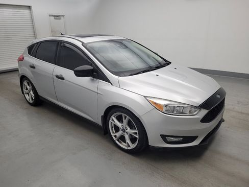 Used 2016 Ford Focus Titanium w/ Titanium Technology Package FWD image 11