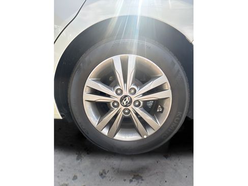 Used 2017 Hyundai Elantra Value Edition FWD image 13