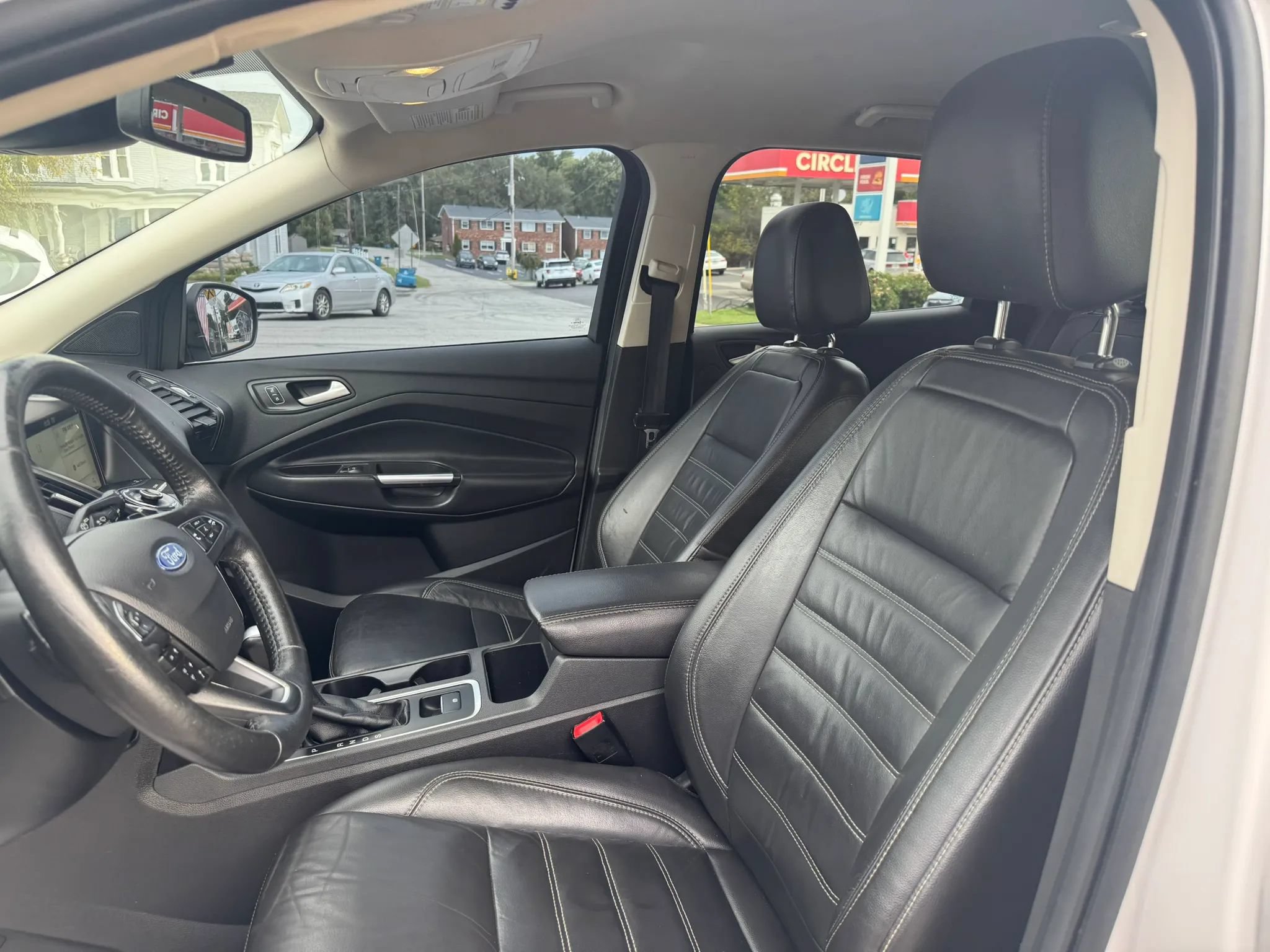 Used 2017 Ford Escape Titanium w/ Equipment Group 301A AWD/4WD image 22